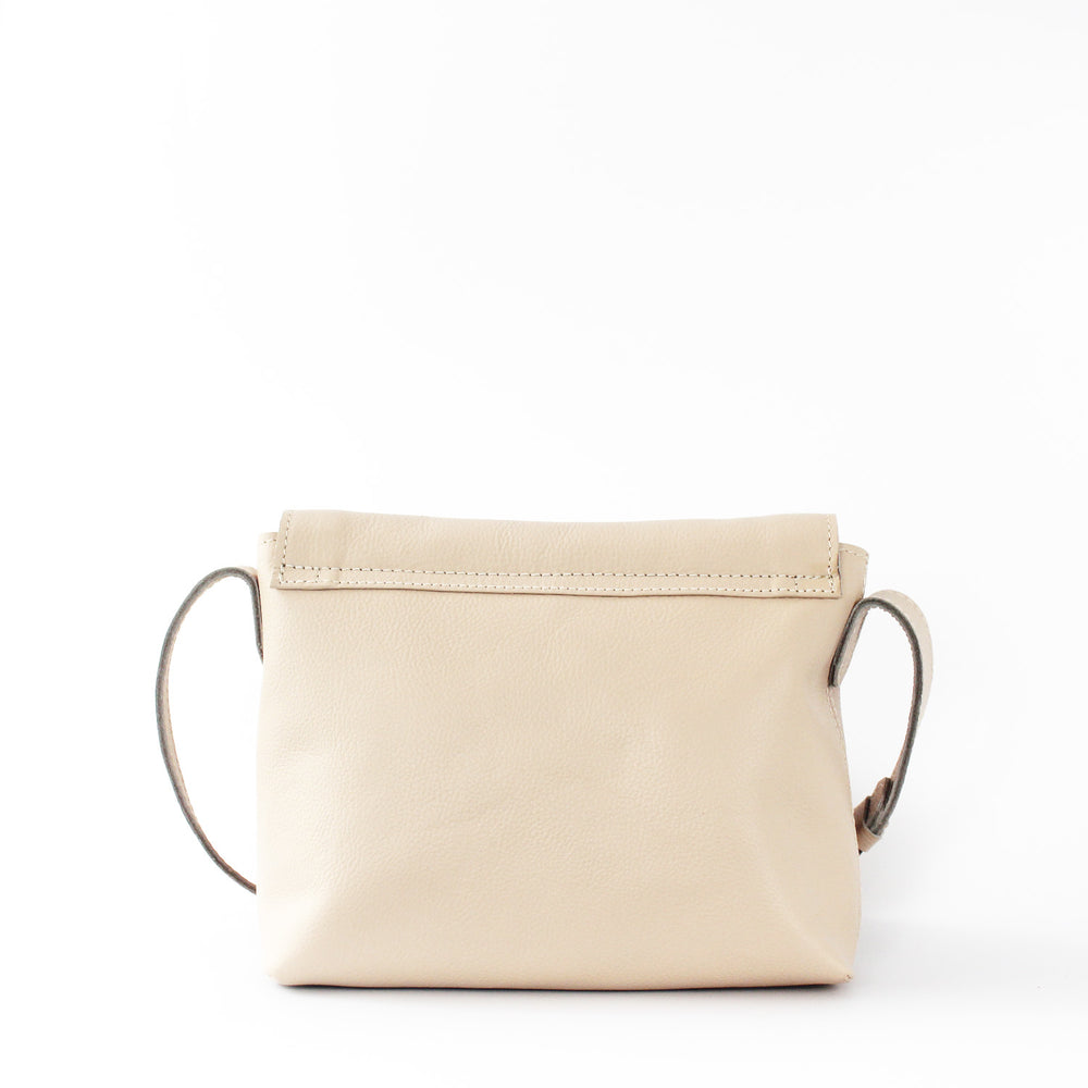 
            
                Load image into Gallery viewer, Antelo Astrid Prism Pebble Leather Crossbody - Vanilla Frappe
            
        